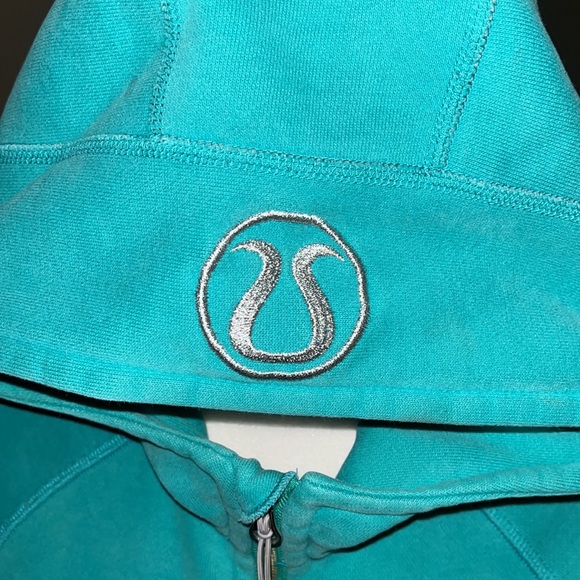 Aqua LULULEMON Scuba jacket Full Zip! Awesome condition. Size XS - Picture 2 of 5